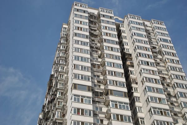 Домовой чат: как мессенджеры заменили доску объявлений во дворах России в 2026 году